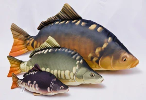 GABY - Polštář Kapr Giant lysec - 90 cm